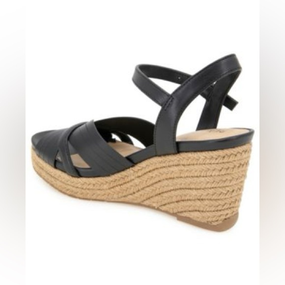 Kenneth Cole Reaction Comi Almond Toe Wedge Sandals - Picture 2 of 13